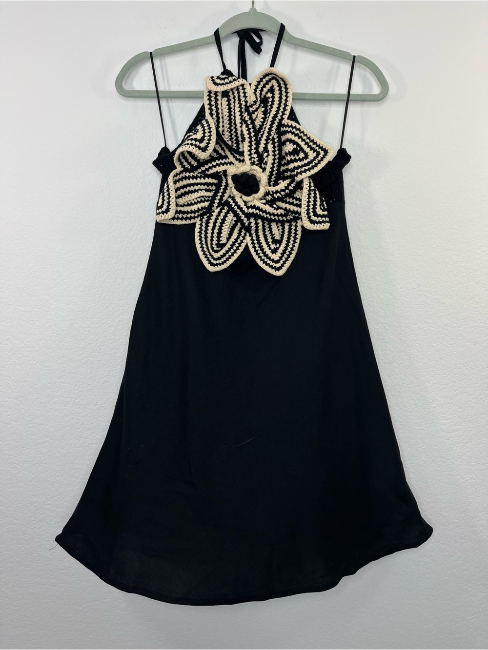 Zara Crochet Flower Halter Linen Blend Mini Dress Size Medium limited edition - Picture 2 of 8